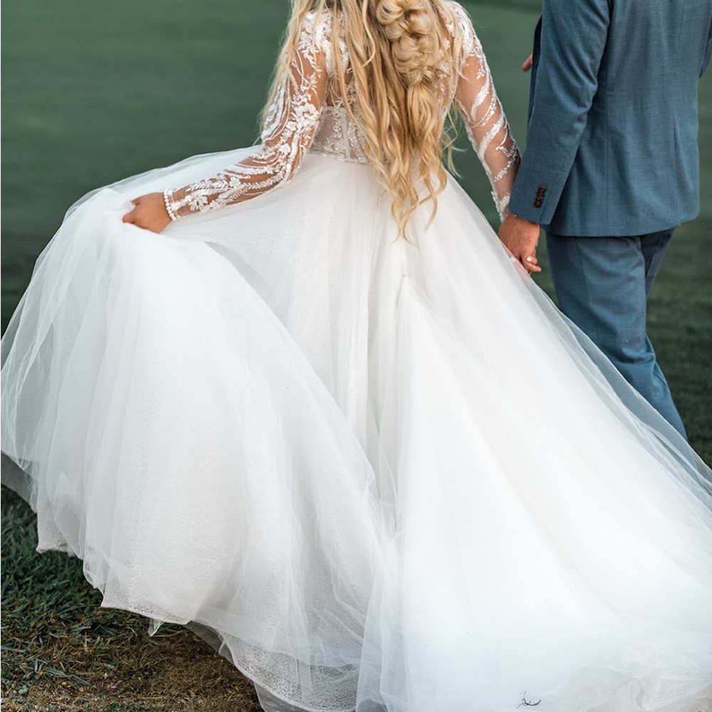 Milla Nova Wedding Dress - Picture 4 of 11